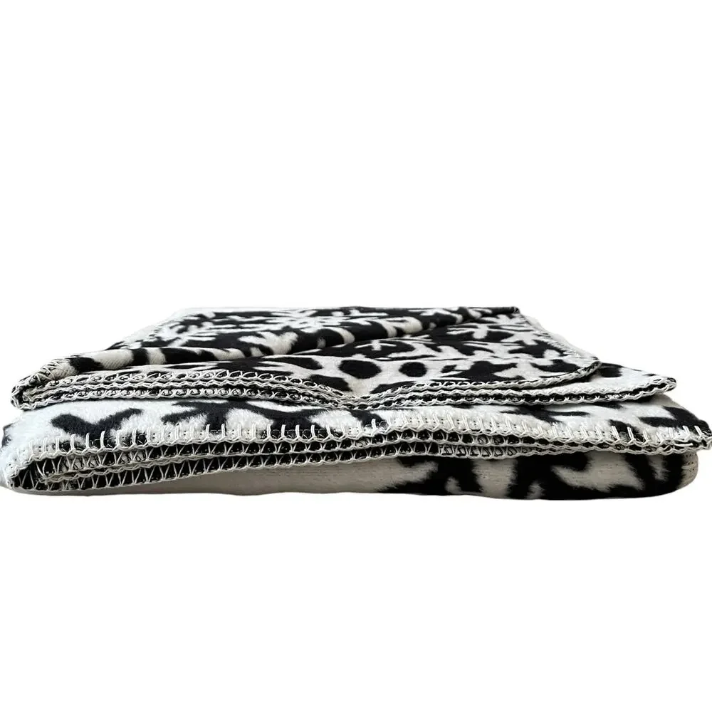 Docofil Christmas SNOWFLAKES Reversible Throw 51x67 Portugal Black & White